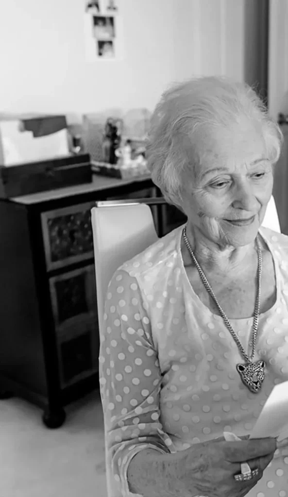 Senior woman reviewing Hero Home Care services for Dementia Support and Alzheimer’s Care in North Vancouver